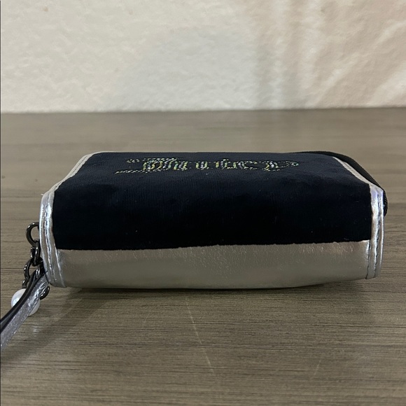 Juicy Couture Black and Silver Zip Wallet String Of Pearls - Picture 6 of 8